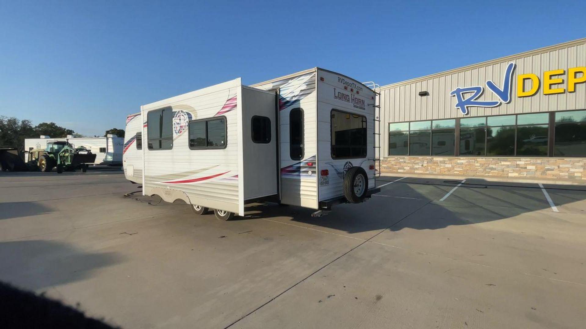 2013 WHITE CROSSROADS RV LONGHORN 27RL (4V0TC272XDA) , Length: 31.83 ft. | Dry Weight: 6,520 lbs. | Gross Weight: 7,850 lbs. | Slides: 1 transmission, located at 4319 N Main Street, Cleburne, TX, 76033, (817) 221-0660, 32.435829, -97.384178 - Photo#7