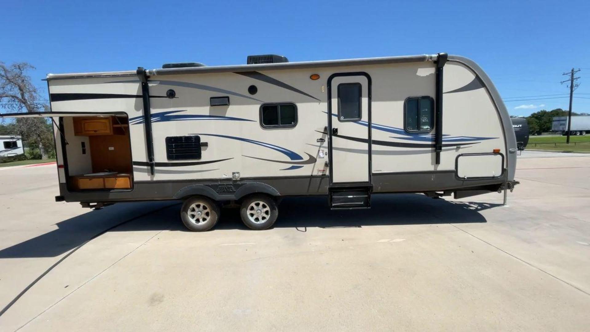 2013 CROSSROADS SUNSET TRAIL 25RB (4V0TC2522DB) , Length: 30.17 ft. | Dry Weight: 5,874 lbs. | Gross Weight: 7,722 lbs. | Slides: 1 transmission, located at 4319 N Main Street, Cleburne, TX, 76033, (817) 221-0660, 32.435829, -97.384178 - Photo#2