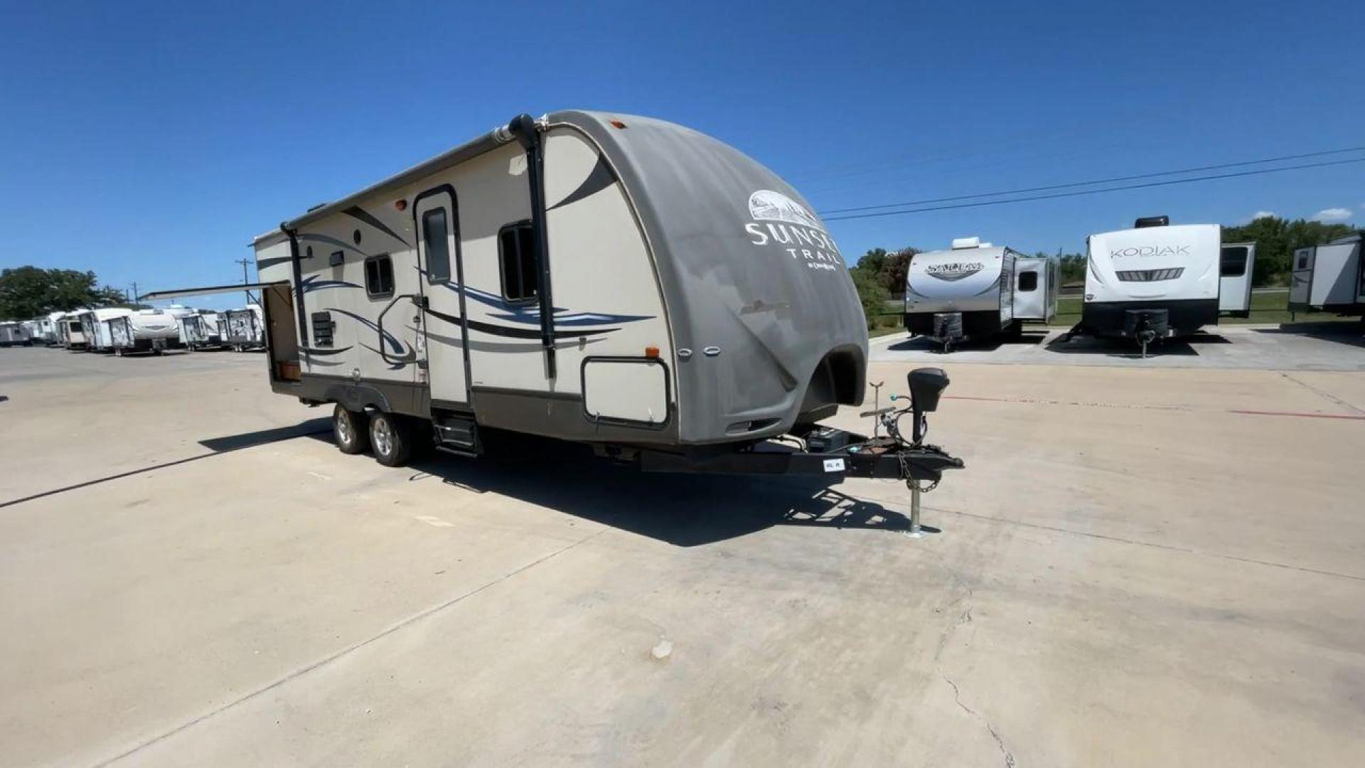 2013 CROSSROADS SUNSET TRAIL 25RB (4V0TC2522DB) , Length: 30.17 ft. | Dry Weight: 5,874 lbs. | Gross Weight: 7,722 lbs. | Slides: 1 transmission, located at 4319 N Main Street, Cleburne, TX, 76033, (817) 221-0660, 32.435829, -97.384178 - Photo#3