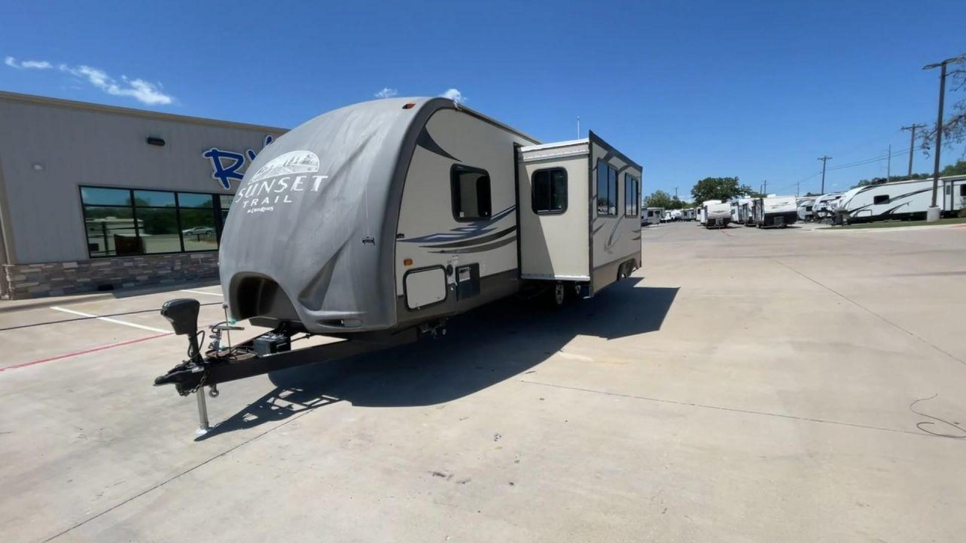 2013 CROSSROADS SUNSET TRAIL 25RB (4V0TC2522DB) , Length: 30.17 ft. | Dry Weight: 5,874 lbs. | Gross Weight: 7,722 lbs. | Slides: 1 transmission, located at 4319 N Main Street, Cleburne, TX, 76033, (817) 221-0660, 32.435829, -97.384178 - Photo#5