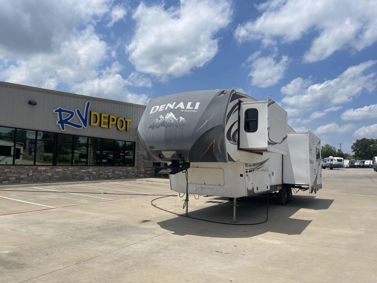 2013 WHITE DENALI 319RLS (47CFD1S24DP) , Length: 35.5 ft. | Dry Weight: 9,326 lbs. | Slides: 3 transmission, located at 4319 N Main Street, Cleburne, TX, 76033, (817) 221-0660, 32.435829, -97.384178 - Looking for a nice-sized family fifth wheel suitable for residential living? Check out this 2013 Dutchmen Denali 319RLS! This fifth wheel measures 35.5 feet long and 12.08 feet tall. It has a dry weight of 9,326 lbs. and a payload capacity of 2,866 lbs. It includes three power slides as well as o - Photo#0