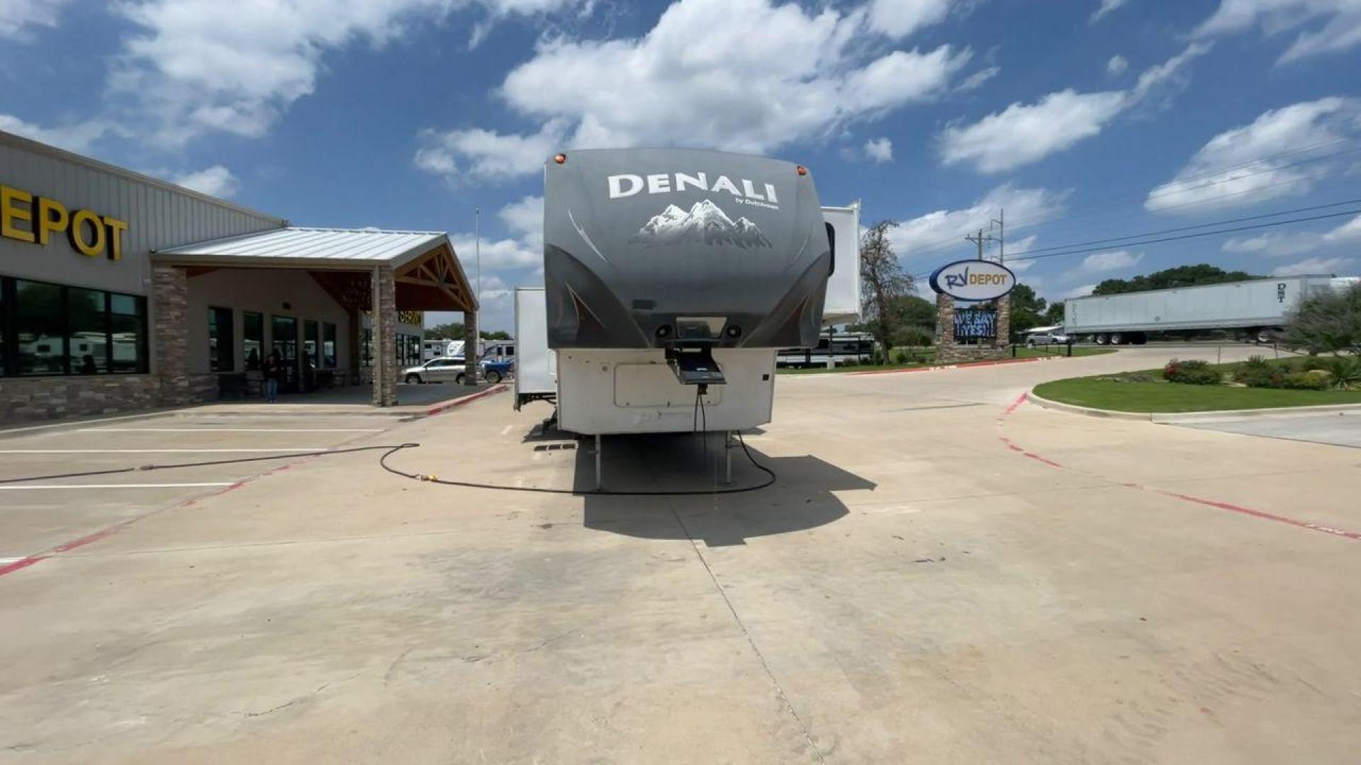 2013 WHITE DENALI 319RLS (47CFD1S24DP) , Length: 35.5 ft. | Dry Weight: 9,326 lbs. | Slides: 3 transmission, located at 4319 N Main Street, Cleburne, TX, 76033, (817) 221-0660, 32.435829, -97.384178 - Looking for a nice-sized family fifth wheel suitable for residential living? Check out this 2013 Dutchmen Denali 319RLS! This fifth wheel measures 35.5 feet long and 12.08 feet tall. It has a dry weight of 9,326 lbs. and a payload capacity of 2,866 lbs. It includes three power slides as well as o - Photo#4