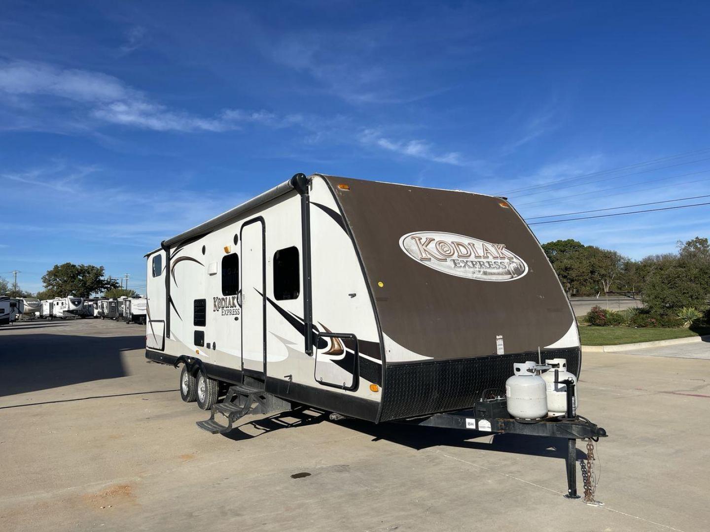 2013 DUTCHMEN KODIAK 284BHSL (47CTS5R24DK) , Length: 31.83 ft. | Dry Weight: 5,799 lbs. | Slides: 1 transmission, located at 4319 N Main Street, Cleburne, TX, 76033, (817) 221-0660, 32.435829, -97.384178 - Photo#21