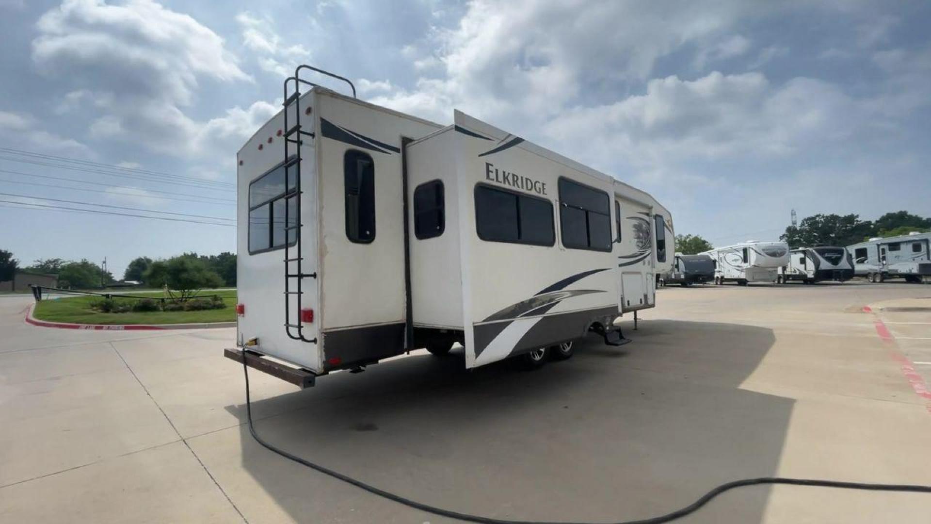 2013 ELKRIDGE 32TSRE - (5SFRG3623DE) , Length: 36.92 ft. | Dry Weight: 10,502 lbs. | Gross Weight: 14,405 lbs. | Slides: 3 transmission, located at 4319 N Main Street, Cleburne, TX, 76033, (817) 221-0660, 32.435829, -97.384178 - The 2013 Elkridge 32TSRE fifth wheel has dimensions of 36.92 ft length, 8 ft width, and 12.92 ft height. It has a dry weight of about 10,502 lbs with a payload capacity of 3,903 lbs. The GVWR of this unit is 14,405 lbs and has a hitch weight of 2,075 lbs. It comes with three power slideouts and one - Photo#1