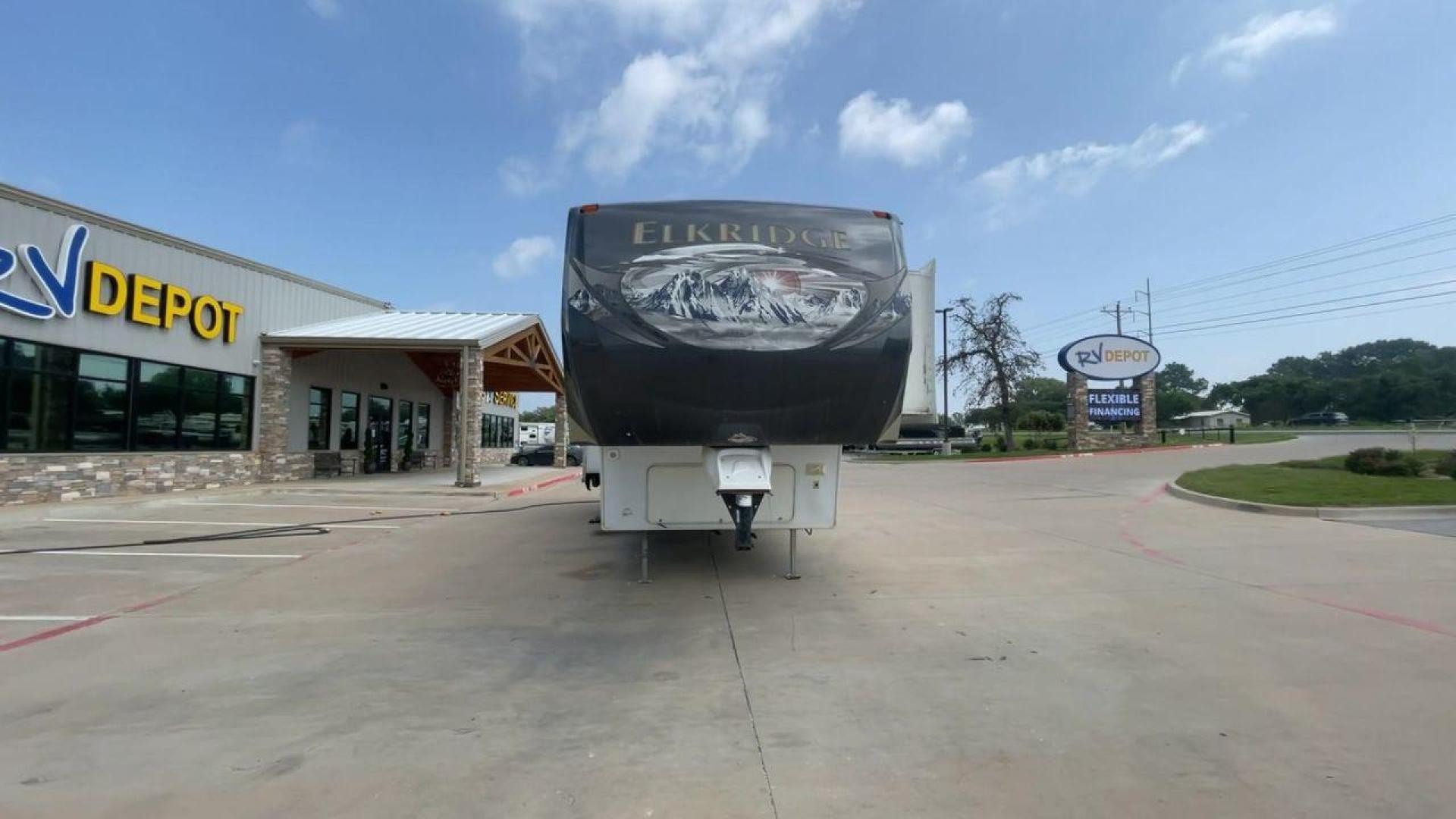 2013 ELKRIDGE 32TSRE - (5SFRG3623DE) , Length: 36.92 ft. | Dry Weight: 10,502 lbs. | Gross Weight: 14,405 lbs. | Slides: 3 transmission, located at 4319 N Main Street, Cleburne, TX, 76033, (817) 221-0660, 32.435829, -97.384178 - The 2013 Elkridge 32TSRE fifth wheel has dimensions of 36.92 ft length, 8 ft width, and 12.92 ft height. It has a dry weight of about 10,502 lbs with a payload capacity of 3,903 lbs. The GVWR of this unit is 14,405 lbs and has a hitch weight of 2,075 lbs. It comes with three power slideouts and one - Photo#4