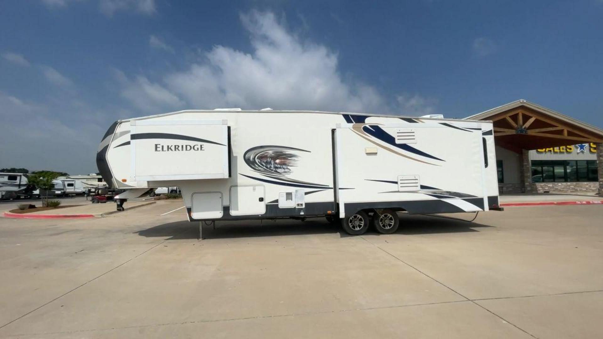 2013 ELKRIDGE 32TSRE - (5SFRG3623DE) , Length: 36.92 ft. | Dry Weight: 10,502 lbs. | Gross Weight: 14,405 lbs. | Slides: 3 transmission, located at 4319 N Main Street, Cleburne, TX, 76033, (817) 221-0660, 32.435829, -97.384178 - The 2013 Elkridge 32TSRE fifth wheel has dimensions of 36.92 ft length, 8 ft width, and 12.92 ft height. It has a dry weight of about 10,502 lbs with a payload capacity of 3,903 lbs. The GVWR of this unit is 14,405 lbs and has a hitch weight of 2,075 lbs. It comes with three power slideouts and one - Photo#6