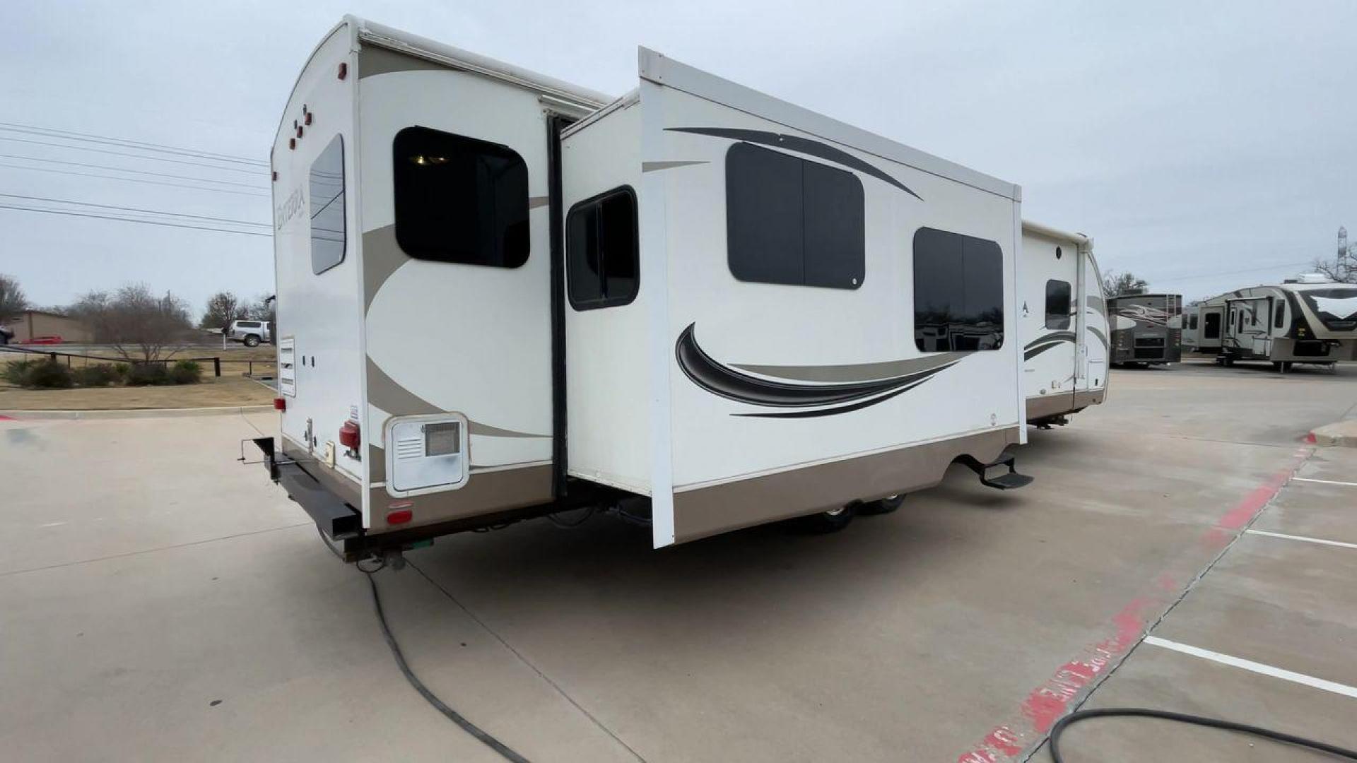 2013 WHITE ENTERRA 316RKS (5RXTE3120D2) , Length: 36.75 ft. | Dry Weight: 7,612 lbs. | Gross Weight: 10,970 lbs. | Slides: 3 transmission, located at 4319 N Main Street, Cleburne, TX, 76033, (817) 221-0660, 32.435829, -97.384178 - Photo#1