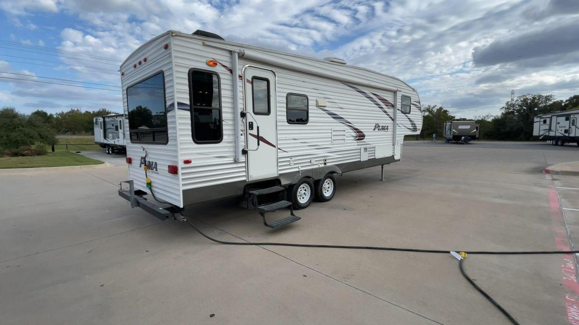 2013 FOREST RIVER PUMA 276RLSS (4X4FPAD29DP) , Length: 30.17 ft. | Dry Weight: 7,451 lbs. | Gross Weight: 10,273 lbs. | Slides: 1 transmission, located at 4319 N Main Street, Cleburne, TX, 76033, (817) 221-0660, 32.435829, -97.384178 - Photo#1