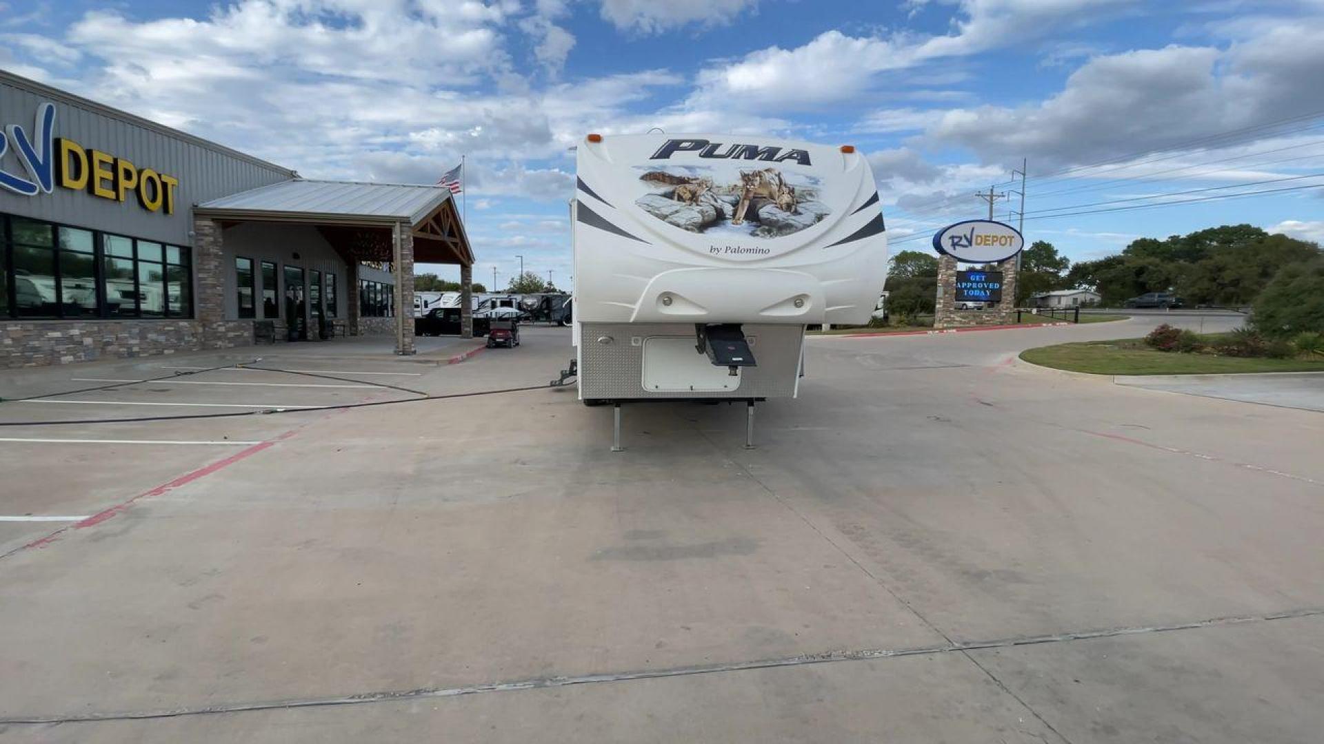 2013 FOREST RIVER PUMA 276RLSS (4X4FPAD29DP) , Length: 30.17 ft. | Dry Weight: 7,451 lbs. | Gross Weight: 10,273 lbs. | Slides: 1 transmission, located at 4319 N Main Street, Cleburne, TX, 76033, (817) 221-0660, 32.435829, -97.384178 - Photo#4