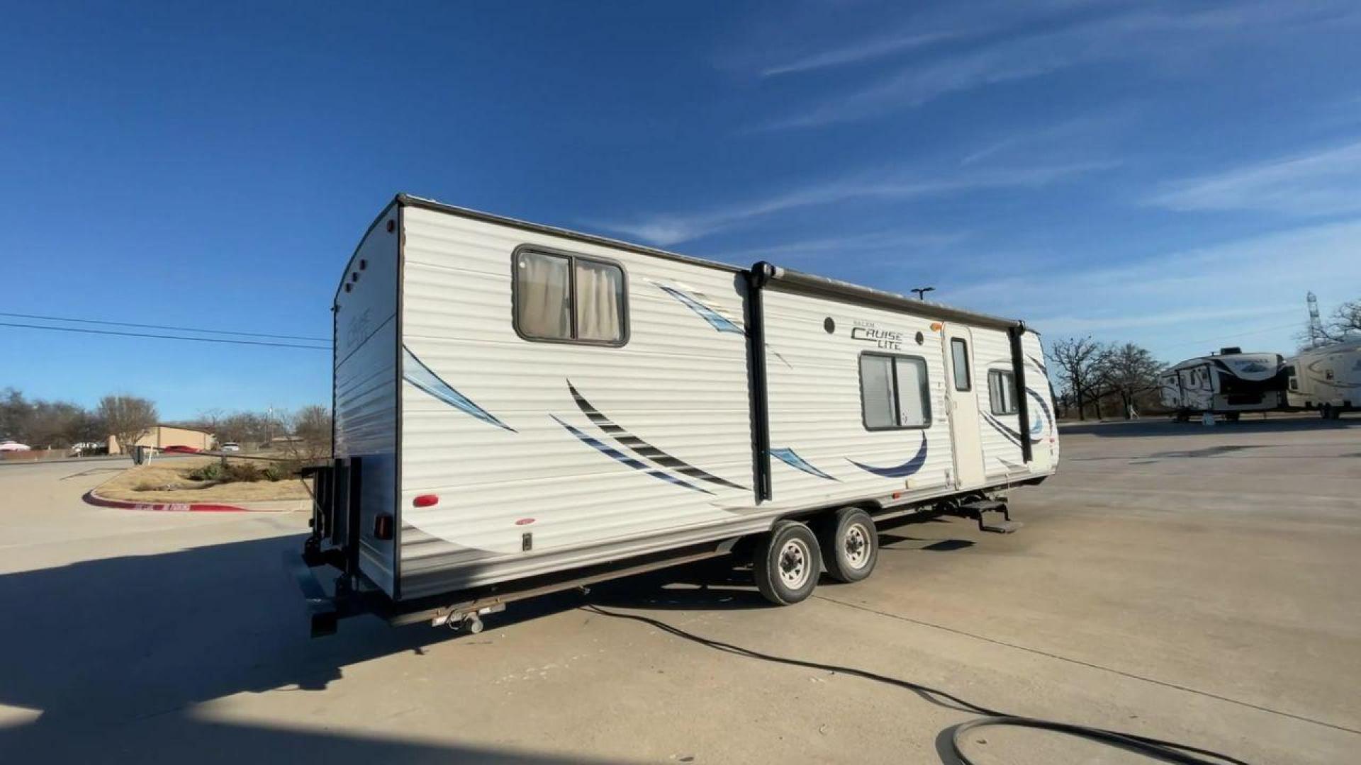 2013 FOREST RIVER SALEM 281QB (4X4TSMD20DR) , located at 4319 N Main Street, Cleburne, TX, 76033, (817) 221-0660, 32.435829, -97.384178 - Photo#1