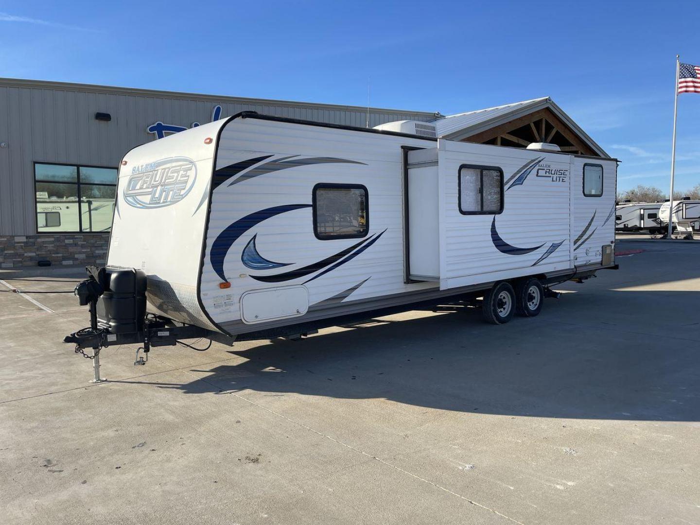 2013 FOREST RIVER SALEM 281QB (4X4TSMD20DR) , located at 4319 N Main Street, Cleburne, TX, 76033, (817) 221-0660, 32.435829, -97.384178 - Photo#23