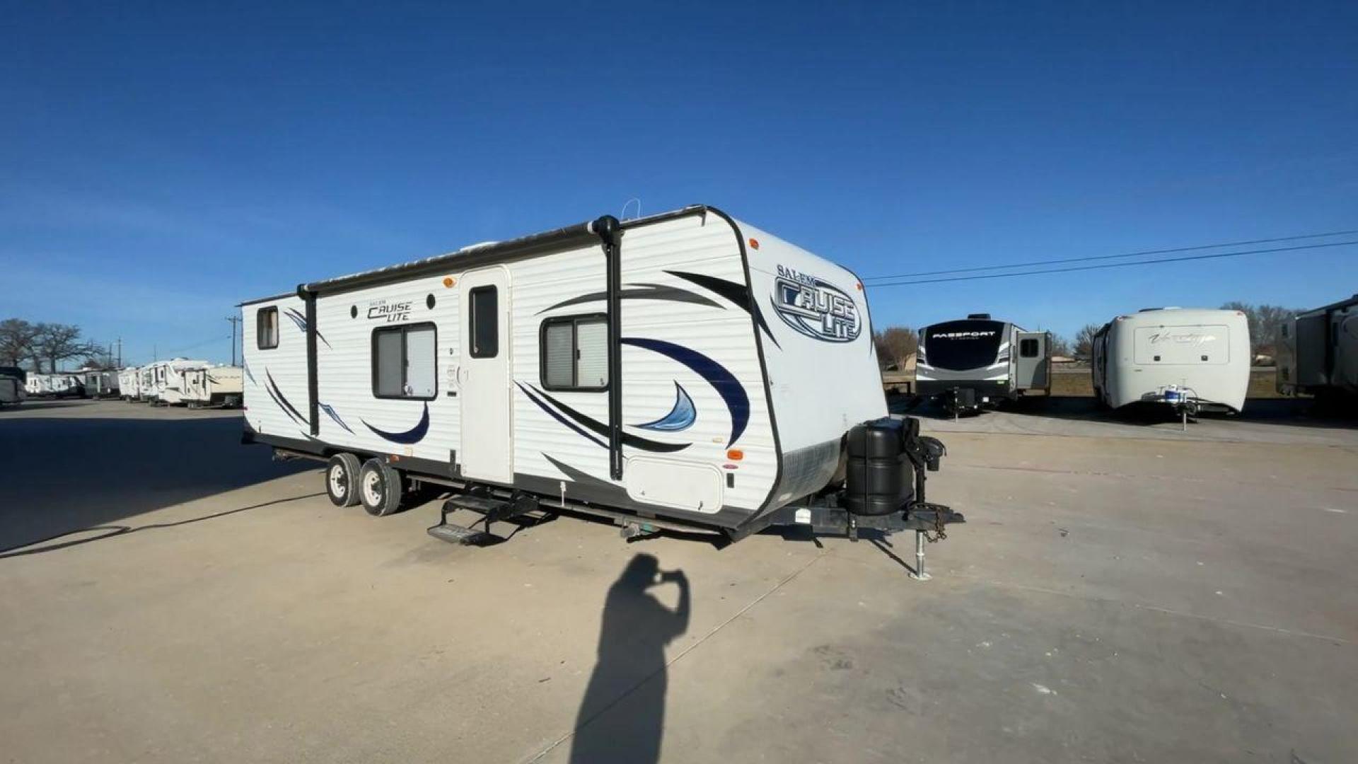 2013 FOREST RIVER SALEM 281QB (4X4TSMD20DR) , located at 4319 N Main Street, Cleburne, TX, 76033, (817) 221-0660, 32.435829, -97.384178 - Photo#3