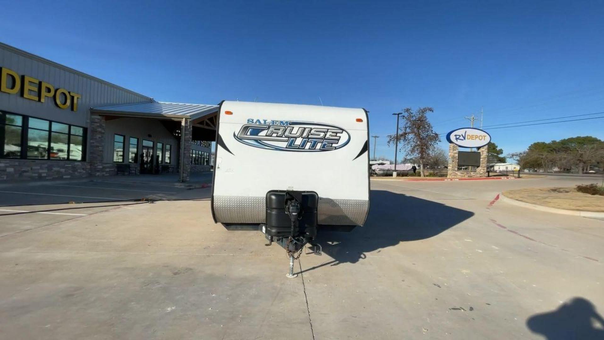 2013 FOREST RIVER SALEM 281QB (4X4TSMD20DR) , located at 4319 N Main Street, Cleburne, TX, 76033, (817) 221-0660, 32.435829, -97.384178 - Photo#4