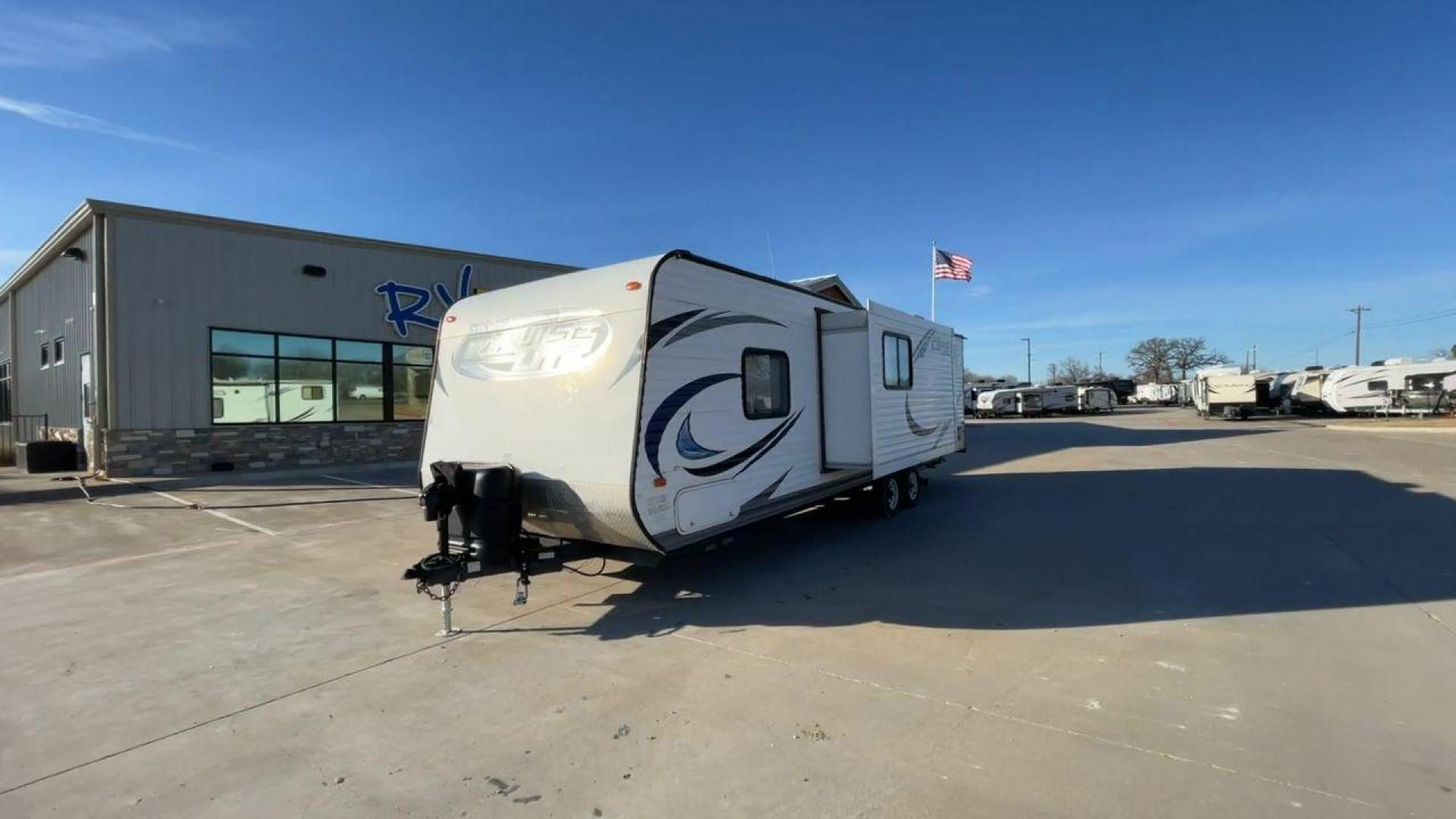 2013 FOREST RIVER SALEM 281QB (4X4TSMD20DR) , located at 4319 N Main Street, Cleburne, TX, 76033, (817) 221-0660, 32.435829, -97.384178 - Photo#5