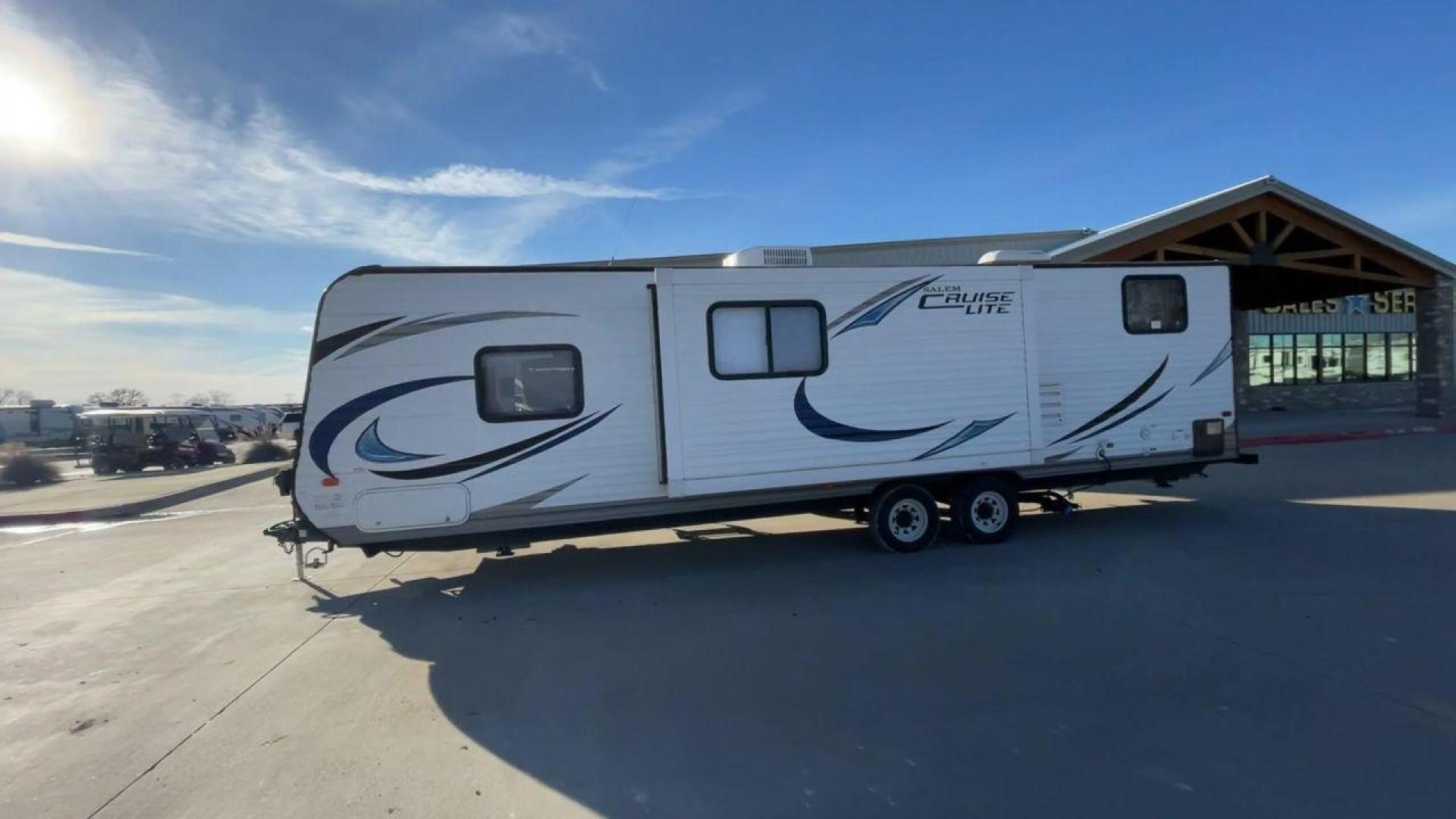 2013 FOREST RIVER SALEM 281QB (4X4TSMD20DR) , located at 4319 N Main Street, Cleburne, TX, 76033, (817) 221-0660, 32.435829, -97.384178 - Photo#6