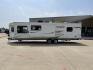 2013 WHITE FOREST RIVER V-CROSS 29VCFL (4X4TVCE22DX) , Length: 33.67 ft | Dry Weight: 6,808 lbs. | Gross Weight: 7,874 lbs. | Slides: 1 transmission, located at 4319 N Main Street, Cleburne, TX, 76033, (817) 221-0660, 32.435829, -97.384178 - This 33-foot 2013 Forest River V-Cross 29VCFL trailer offers both comfort and functionality. Its floor plan features a front living area, a fully equipped kitchen, a cozy bedroom, and a spacious bathroom. As you enter the travel trailer, you'll be greeted by the expansive front living area. This uni - Photo#22