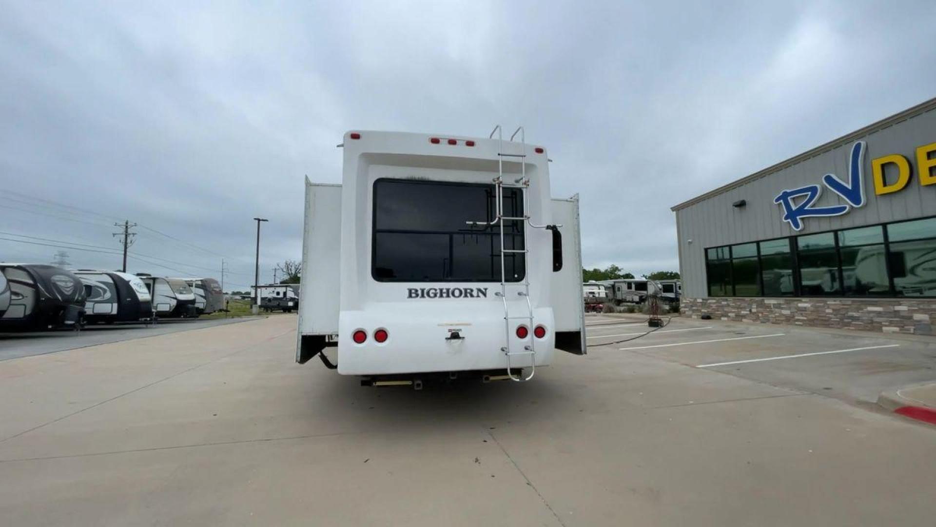 2013 WHITE HEARTLAND BIGHORN 3585RL - (5SFBG3826DE) , Length: 38.25 ft. | Dry Weight: 12,018 lbs. | Gross Weight: 15,500 lbs. | Slides: 3 transmission, located at 4319 N Main Street, Cleburne, TX, 76033, (817) 221-0660, 32.435829, -97.384178 - The 2013 Heartland Big Horn 3585RL is a triple-slide fifth wheel measuring 38.25 ft. in length and crafted with aluminum and fiberglass, ensuring durability and longevity. With a dry weight of 12,018 lbs. and a GVWR of 15,500 lbs., this impressive model offers both practicality and versatility. The - Photo#8