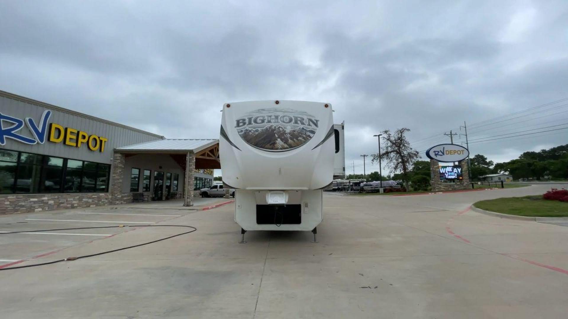 2013 WHITE HEARTLAND BIGHORN 3585RL - (5SFBG3826DE) , Length: 38.25 ft. | Dry Weight: 12,018 lbs. | Gross Weight: 15,500 lbs. | Slides: 3 transmission, located at 4319 N Main Street, Cleburne, TX, 76033, (817) 221-0660, 32.435829, -97.384178 - The 2013 Heartland Big Horn 3585RL is a triple-slide fifth wheel measuring 38.25 ft. in length and crafted with aluminum and fiberglass, ensuring durability and longevity. With a dry weight of 12,018 lbs. and a GVWR of 15,500 lbs., this impressive model offers both practicality and versatility. The - Photo#4