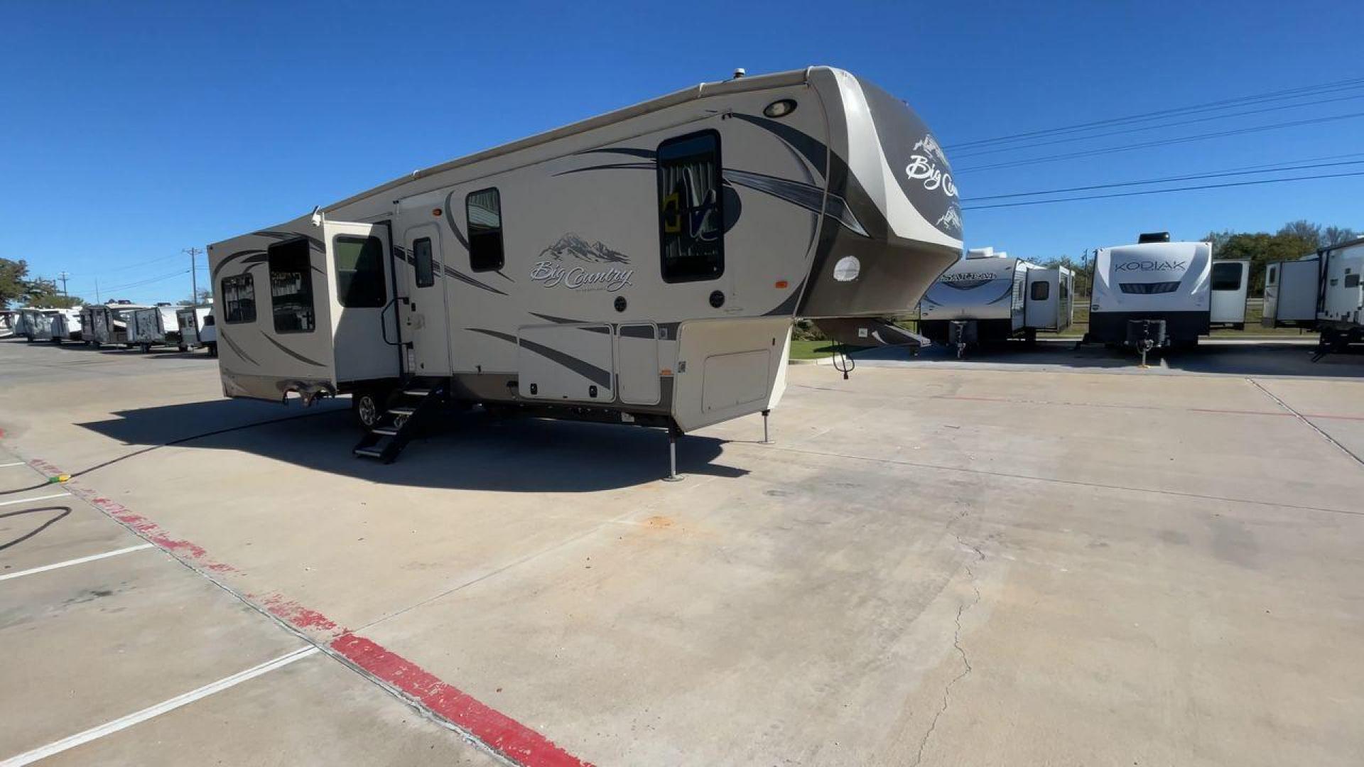 2013 HEARTLAND BIG COUNTRY 3251TS (5SFBG3423DE) , Length: 37.92 ft. | Dry Weight: 10,999 lbs. | Gross Weight: 14,000 lbs. | Slides: 3 transmission, located at 4319 N Main Street, Cleburne, TX, 76033, (817) 221-0660, 32.435829, -97.384178 - This 2013 Heartland Big Country 3251TS fifth wheel measures 37.92 feet. There are two axles with aluminum wheels and hydraulic drum brakes. Its dry weight is 10,999 lbs; its payload is 3,410 lbs, its hitch is 1,920 lbs and the GVWR 14,000 lbs. The fiberglass walls are painted tan with gray and blue - Photo#3