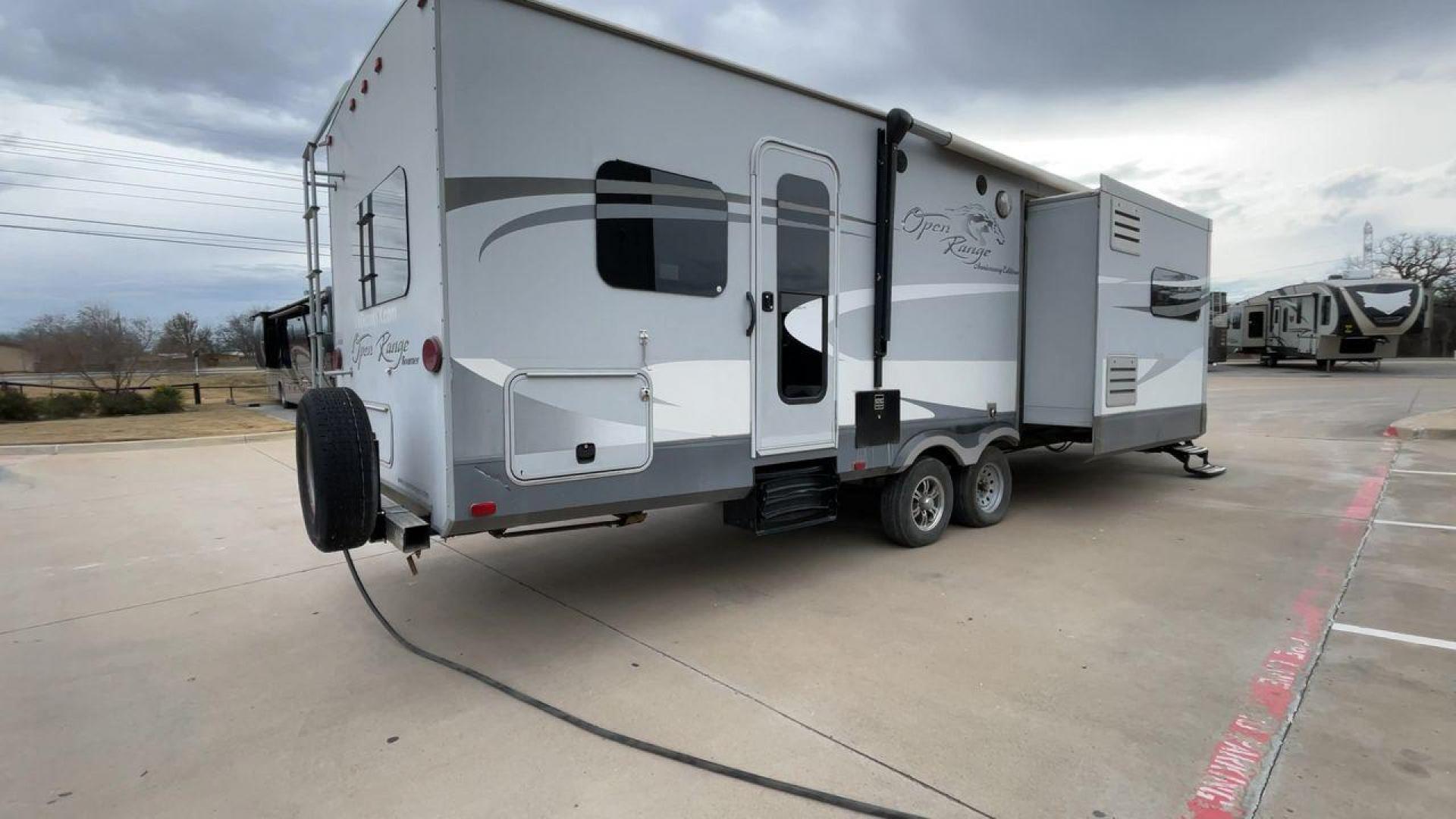 2013 GRAY HEARTLAND OPEN RANGE 288FLR - (5XMTL3726D2) , Length: 33.5 ft | Dry Weight: 7,480 lbs. | Gross Weight: 9,800 lbs. | Slides: 3 transmission, located at 4319 N Main Street, Cleburne, TX, 76033, (817) 221-0660, 32.435829, -97.384178 - The 2013 Heartland Open Range 288FLR focuses on spacious living and thoughtful design. This travel trailer offers a luxurious home on wheels for those seeking both comfort and adventure. Step into the RV and be welcomed by the innovative front living room layout. This unique design features a spacio - Photo#1