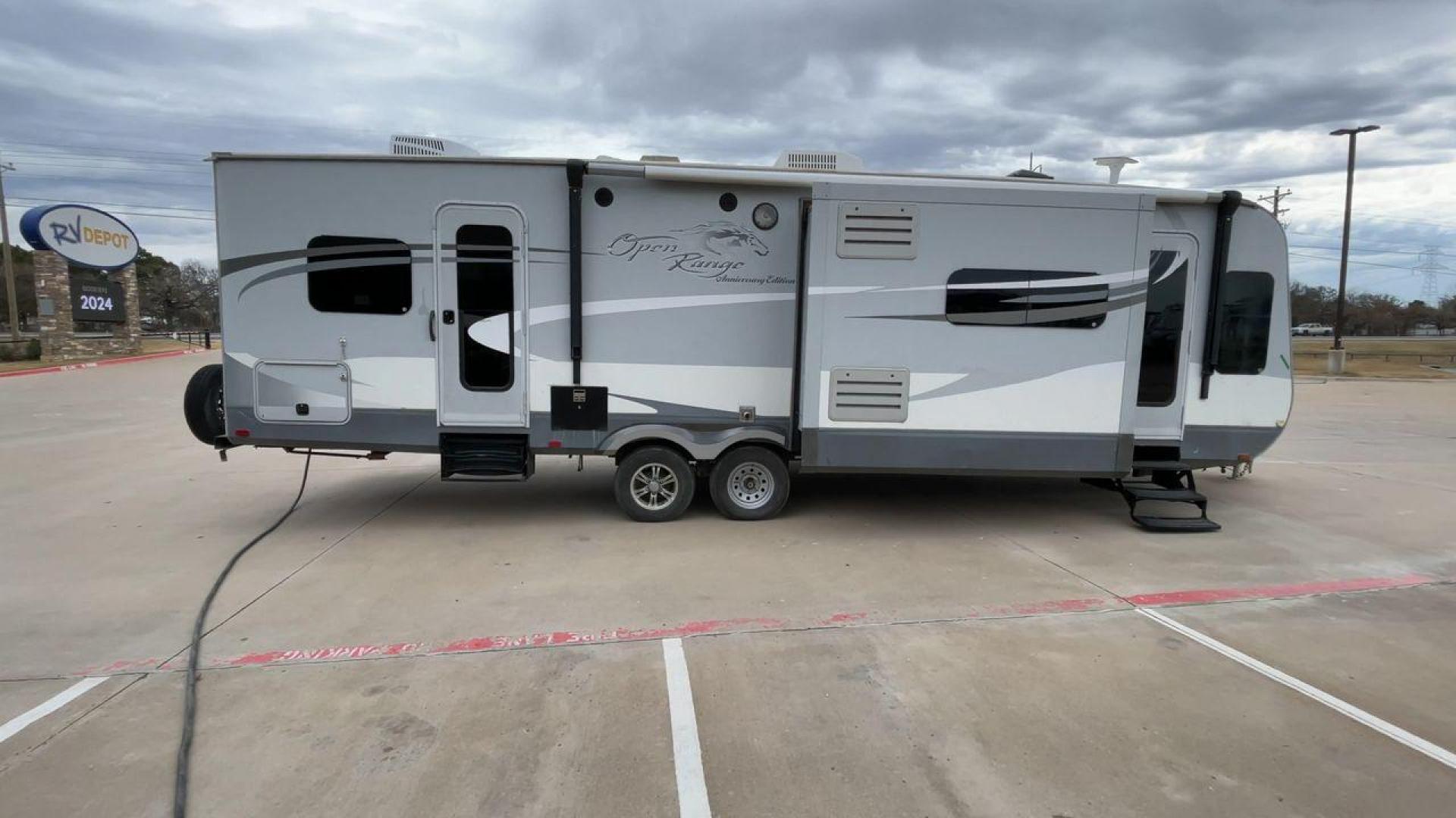 2013 GRAY HEARTLAND OPEN RANGE 288FLR - (5XMTL3726D2) , Length: 33.5 ft | Dry Weight: 7,480 lbs. | Gross Weight: 9,800 lbs. | Slides: 3 transmission, located at 4319 N Main Street, Cleburne, TX, 76033, (817) 221-0660, 32.435829, -97.384178 - The 2013 Heartland Open Range 288FLR focuses on spacious living and thoughtful design. This travel trailer offers a luxurious home on wheels for those seeking both comfort and adventure. Step into the RV and be welcomed by the innovative front living room layout. This unique design features a spacio - Photo#2