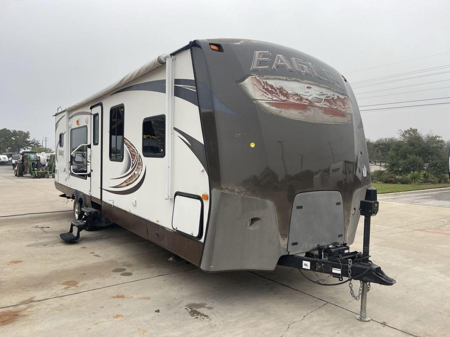 2013 WHITE JAYCO EAGLE 316RKTS (1UJBJ0BS3D1) , Length: 34.17 ft. | Dry Weight: 7,240 lbs. | Gross Weight: 9,750 lbs. | Slides: 2 transmission, located at 4319 N Main Street, Cleburne, TX, 76033, (817) 221-0660, 32.435829, -97.384178 - Photo#21