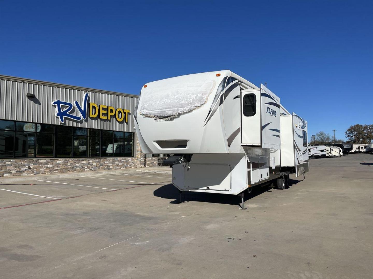 2013 WHITE KEYSTONE ALPINE 3250RL - (4YDF3252XDE) , Length: 36.92 ft. | Dry Weight: 11,715 lbs. | Gross Weight: 15,060 lbs. | Slides: 4 transmission, located at 4319 N Main Street, Cleburne, TX, 76033, (817) 221-0660, 32.435829, -97.384178 - With a length of 37 feet, this RV is thoughtfully designed to provide accommodation for up to four individuals, offering an intimate and comfortable space for your travels. The interior features expansive and elegantly appointed living spaces, boasting high-quality furnishings and finishes. A gourme - Photo#0