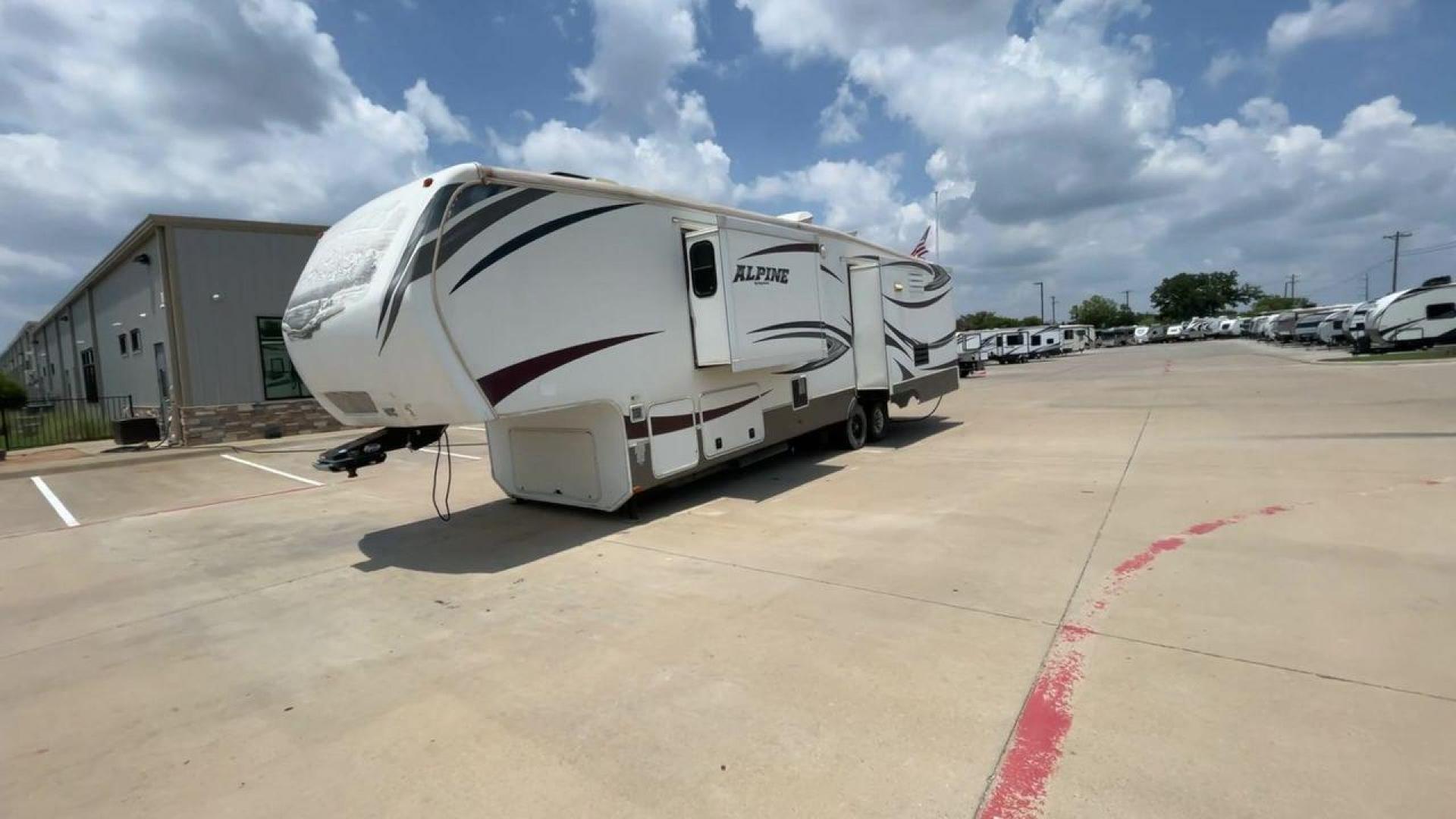 2013 WHITE KEYSTONE ALPNE 3720FB - (4YDF37227DE) , Length: 39.42 ft. | Dry Weight: 12,457 lbs. | Gross Weight: 15,500 lbs. | Slides: 4 transmission, located at 4319 N Main Street, Cleburne, TX, 76033, (817) 221-0660, 32.435829, -97.384178 - The 2013 Keystone Alpine 3720FB Travel Trailer provides a luxurious camping experience. This trailer is 39.42 feet long and has a dry weight of 12,457 lbs., providing plenty of space for relaxation and entertainment. Featuring four slides and convenient rear roof access, this RV offers ample space f - Photo#5