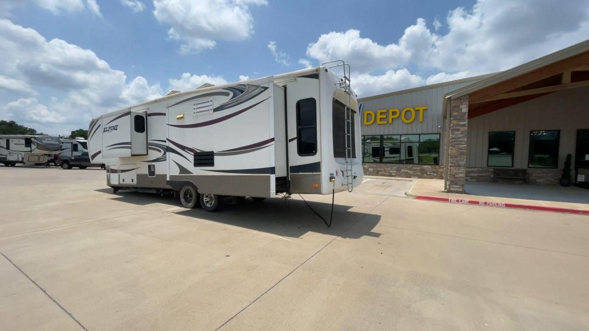 2013 WHITE KEYSTONE ALPNE 3720FB - (4YDF37227DE) , Length: 39.42 ft. | Dry Weight: 12,457 lbs. | Gross Weight: 15,500 lbs. | Slides: 4 transmission, located at 4319 N Main Street, Cleburne, TX, 76033, (817) 221-0660, 32.435829, -97.384178 - The 2013 Keystone Alpine 3720FB Travel Trailer provides a luxurious camping experience. This trailer is 39.42 feet long and has a dry weight of 12,457 lbs., providing plenty of space for relaxation and entertainment. Featuring four slides and convenient rear roof access, this RV offers ample space f - Photo#7