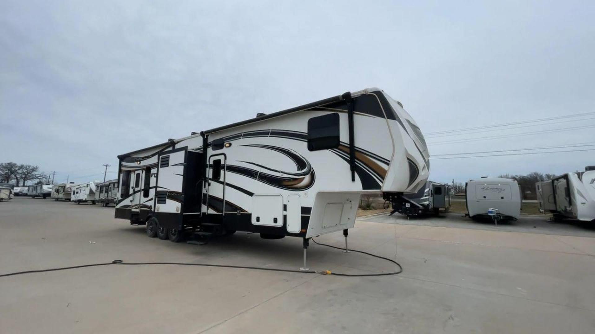 2013 KEYSTONE FUZION 390 (4YDF39021DF) , located at 4319 N Main Street, Cleburne, TX, 76033, (817) 221-0660, 32.435829, -97.384178 - Photo#3