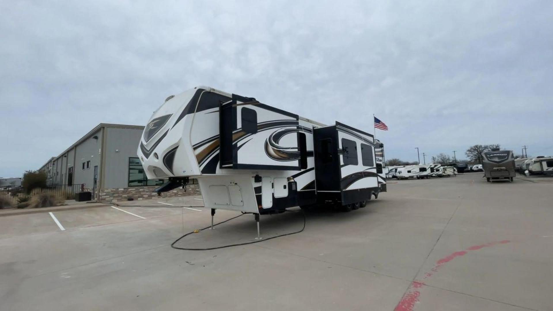 2013 KEYSTONE FUZION 390 (4YDF39021DF) , located at 4319 N Main Street, Cleburne, TX, 76033, (817) 221-0660, 32.435829, -97.384178 - Photo#5