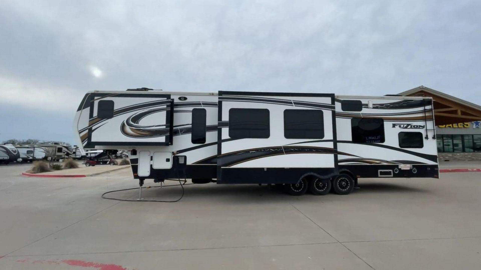 2013 KEYSTONE FUZION 390 (4YDF39021DF) , located at 4319 N Main Street, Cleburne, TX, 76033, (817) 221-0660, 32.435829, -97.384178 - Photo#6