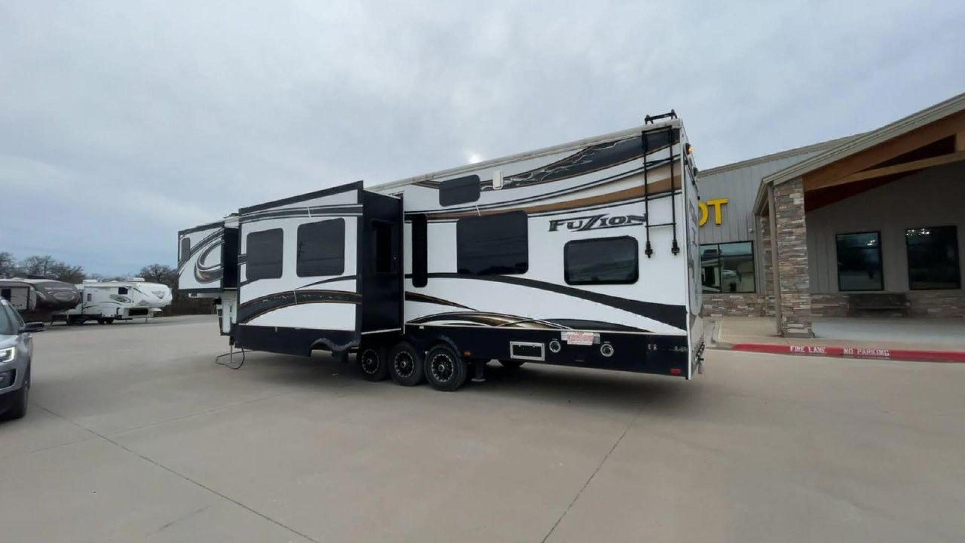 2013 KEYSTONE FUZION 390 (4YDF39021DF) , located at 4319 N Main Street, Cleburne, TX, 76033, (817) 221-0660, 32.435829, -97.384178 - Photo#7