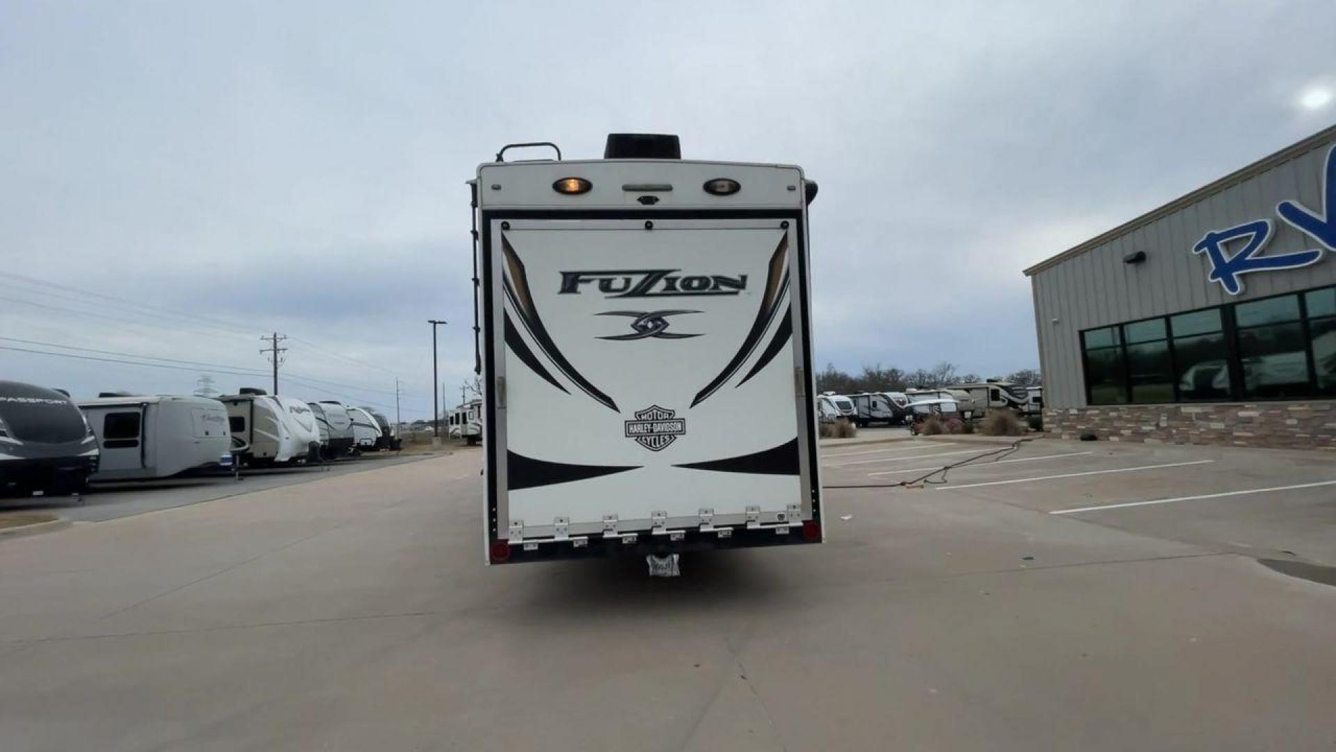 2013 KEYSTONE FUZION 390 (4YDF39021DF) , located at 4319 N Main Street, Cleburne, TX, 76033, (817) 221-0660, 32.435829, -97.384178 - Photo#8