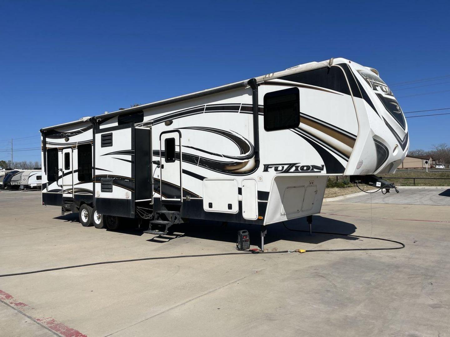 2013 WHITE KEYSTONE FUZION FZ399 - (4YDF39923DF) , Length: 41 ft. | Dry Weight: 13,880 lbs. | Gross Weight: 18,000 lbs. | Slides: 3 transmission, located at 4319 N Main Street, Cleburne, TX, 76033, (817) 221-0660, 32.435829, -97.384178 - The 2013 Keystone Fuzion FZ399 toy hauler measures 41 ft in length, 8.5 ft in width, and 13.25 ft in height. It has a dry weight of 13,880 lbs with a payload capacity of 4,120 lbs. The GVWR is 18,000 lbs and has a hitch weight of 3,560 lbs. This has a triple axle and triple slide with one 20 ft powe - Photo#23