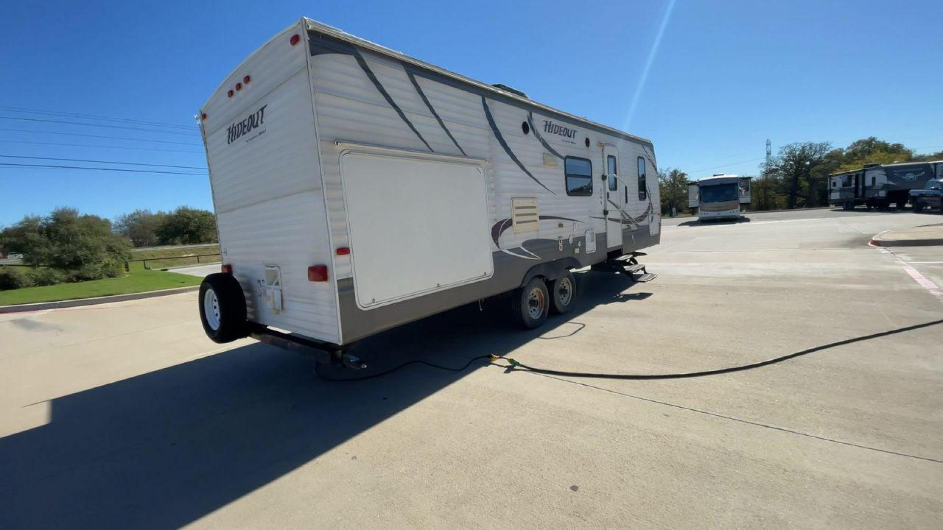 2013 KEYSTONE HIDEOUT 27RBS (4YDT27R25D7) , Length: 31.25 ft. | Dry Weight: 6,550 lbs. | Gross Weight: 9,545 lbs. | Slides: 1 transmission, located at 4319 N Main Street, Cleburne, TX, 76033, (817) 221-0660, 32.435829, -97.384178 - Photo#1