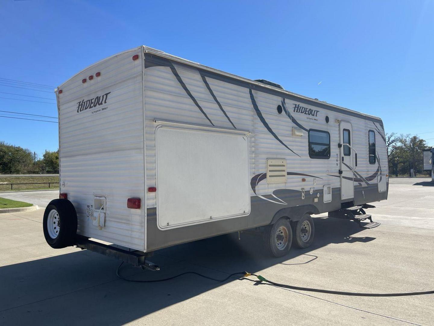 2013 KEYSTONE HIDEOUT 27RBS (4YDT27R25D7) , Length: 31.25 ft. | Dry Weight: 6,550 lbs. | Gross Weight: 9,545 lbs. | Slides: 1 transmission, located at 4319 N Main Street, Cleburne, TX, 76033, (817) 221-0660, 32.435829, -97.384178 - Photo#24