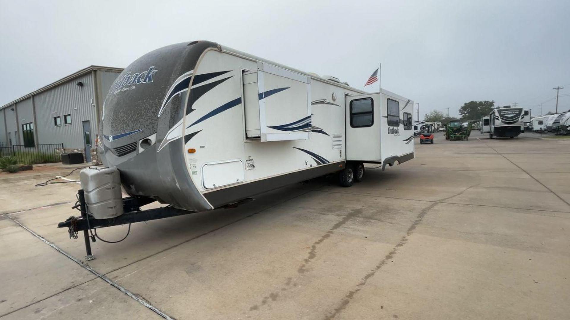 2013 KEYSTONE RV OUTBACK 298RE (4YDT29827DB) , Length: 35.17 ft.| Dry Weight: 7,443 lbs. | Gross Weight: 9,000 lbs. | Slides: 1 transmission, located at 4319 N Main Street, Cleburne, TX, 76033, (817) 221-0660, 32.435829, -97.384178 - The 2013 Keystone RV Outback 298RE is an ideal camping trailer for a family that sets out to the great outdoors every week. This unit has measurements of 35.17 ft in length, 8 ft in width, and 10.92 ft in height. The dry weight is about 7,443 lbs with a payload capacity of 1,557 lbs. It has a GV - Photo#5