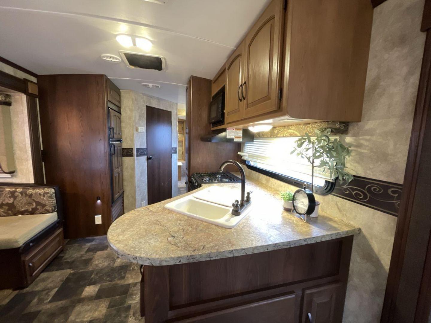 2013 KEYSTONE RV OUTBACK 298RE (4YDT29827DB) , Length: 35.17 ft.| Dry Weight: 7,443 lbs. | Gross Weight: 9,000 lbs. | Slides: 1 transmission, located at 4319 N Main Street, Cleburne, TX, 76033, (817) 221-0660, 32.435829, -97.384178 - The 2013 Keystone RV Outback 298RE is an ideal camping trailer for a family that sets out to the great outdoors every week. This unit has measurements of 35.17 ft in length, 8 ft in width, and 10.92 ft in height. The dry weight is about 7,443 lbs with a payload capacity of 1,557 lbs. It has a GV - Photo#10