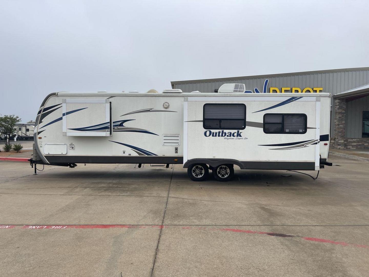 2013 KEYSTONE RV OUTBACK 298RE (4YDT29827DB) , Length: 35.17 ft.| Dry Weight: 7,443 lbs. | Gross Weight: 9,000 lbs. | Slides: 1 transmission, located at 4319 N Main Street, Cleburne, TX, 76033, (817) 221-0660, 32.435829, -97.384178 - The 2013 Keystone RV Outback 298RE is an ideal camping trailer for a family that sets out to the great outdoors every week. This unit has measurements of 35.17 ft in length, 8 ft in width, and 10.92 ft in height. The dry weight is about 7,443 lbs with a payload capacity of 1,557 lbs. It has a GV - Photo#23