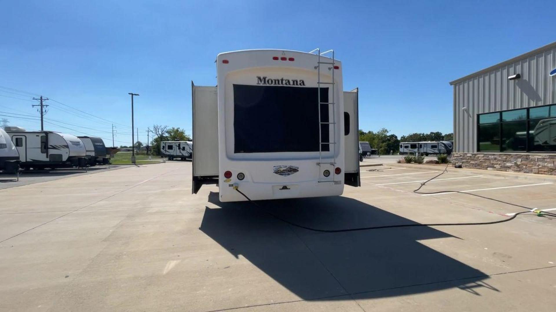 2013 MONTANA 3402RL - (4YDF34024D4) , Length: 39.08 ft. | Dry Weight: 12,893 lbs. | Gross Weight: 15,805 lbs. | Slides: 4 transmission, located at 4319 N Main Street, Cleburne, TX, 76033, (817) 221-0660, 32.435829, -97.384178 - Photo#8