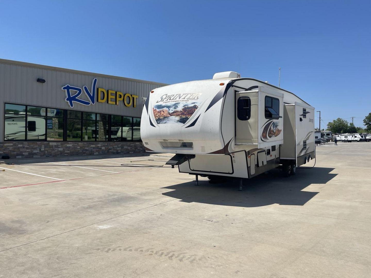 2013 WHITE SPRINTER 333FWFLS - (4YDF33328D1) , Length: 37 ft | Dry Weight: 9,598 lbs | Gross Weight: 12,750 lbs | Slides: 3 transmission, located at 4319 N Main Street, Cleburne, TX, 76033, (817) 221-0660, 32.435829, -97.384178 - Your home away from home on the road is the 2013 Keystone Sprinter 333FWFLS. This fifth wheel is 37 feet long and weighs 9,598 pounds when it's empty. It's roomy and comfortable, making it great for long trips and family vacations. With three slides that make your living room bigger, there's plenty - Photo#0