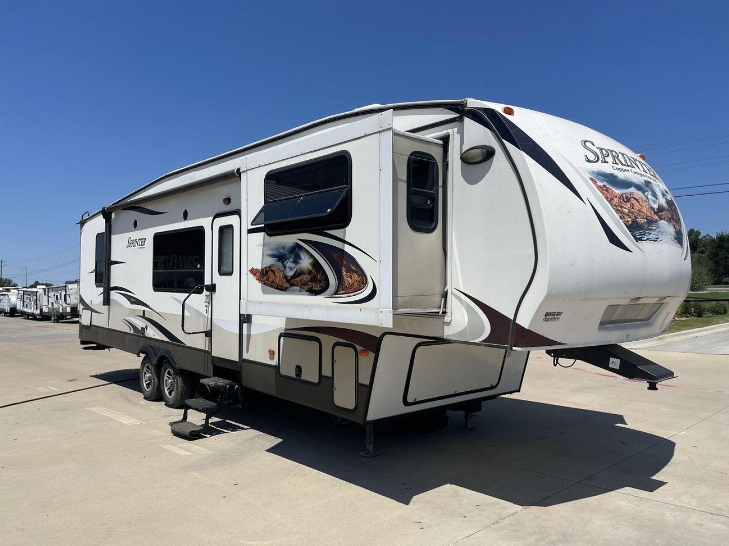 2013 WHITE SPRINTER 333FWFLS - (4YDF33328D1) , Length: 37 ft | Dry Weight: 9,598 lbs | Gross Weight: 12,750 lbs | Slides: 3 transmission, located at 4319 N Main Street, Cleburne, TX, 76033, (817) 221-0660, 32.435829, -97.384178 - Your home away from home on the road is the 2013 Keystone Sprinter 333FWFLS. This fifth wheel is 37 feet long and weighs 9,598 pounds when it's empty. It's roomy and comfortable, making it great for long trips and family vacations. With three slides that make your living room bigger, there's plenty - Photo#23