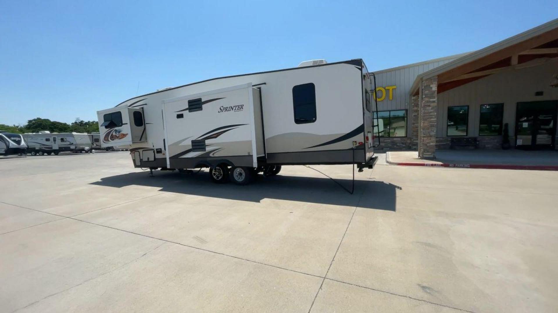 2013 WHITE SPRINTER 333FWFLS - (4YDF33328D1) , Length: 37 ft | Dry Weight: 9,598 lbs | Gross Weight: 12,750 lbs | Slides: 3 transmission, located at 4319 N Main Street, Cleburne, TX, 76033, (817) 221-0660, 32.435829, -97.384178 - Your home away from home on the road is the 2013 Keystone Sprinter 333FWFLS. This fifth wheel is 37 feet long and weighs 9,598 pounds when it's empty. It's roomy and comfortable, making it great for long trips and family vacations. With three slides that make your living room bigger, there's plenty - Photo#7