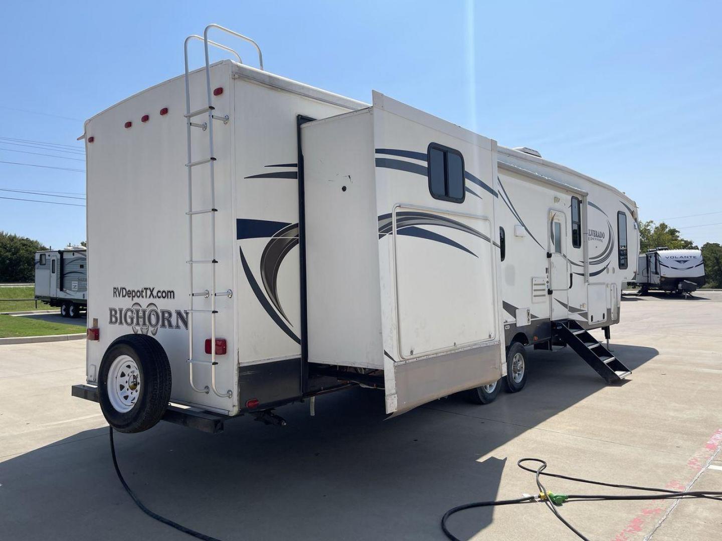 2014 WHITE BIGHORN SILVERADO 370QB (5SFBG4120EE) , Length: 41.58 ft. | Dry Weight: 11,660 lbs. | Gross Weight: 15,000 lbs. | Slides: 4 transmission, located at 4319 N Main Street, Cleburne, TX, 76033, (817) 221-0660, 32.435829, -97.384178 - The 2014 Bighorn Silverado 37QB fifth wheel has a floorplan perfect for a family getaway. It features a bath and a half floorplan with a bunk house, spacious living room area, and outdoor kitchen. This unit measures 41.58 ft in length, 8 ft in width, and 12.75 ft in height. The dry weight is about 1 - Photo#24