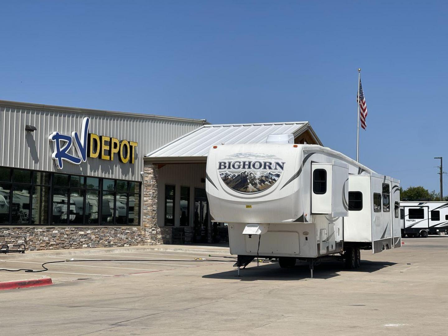 2014 WHITE BIGHORN SILVERADO 370QB (5SFBG4120EE) , Length: 41.58 ft. | Dry Weight: 11,660 lbs. | Gross Weight: 15,000 lbs. | Slides: 4 transmission, located at 4319 N Main Street, Cleburne, TX, 76033, (817) 221-0660, 32.435829, -97.384178 - The 2014 Bighorn Silverado 37QB fifth wheel has a floorplan perfect for a family getaway. It features a bath and a half floorplan with a bunk house, spacious living room area, and outdoor kitchen. This unit measures 41.58 ft in length, 8 ft in width, and 12.75 ft in height. The dry weight is about 1 - Photo#0