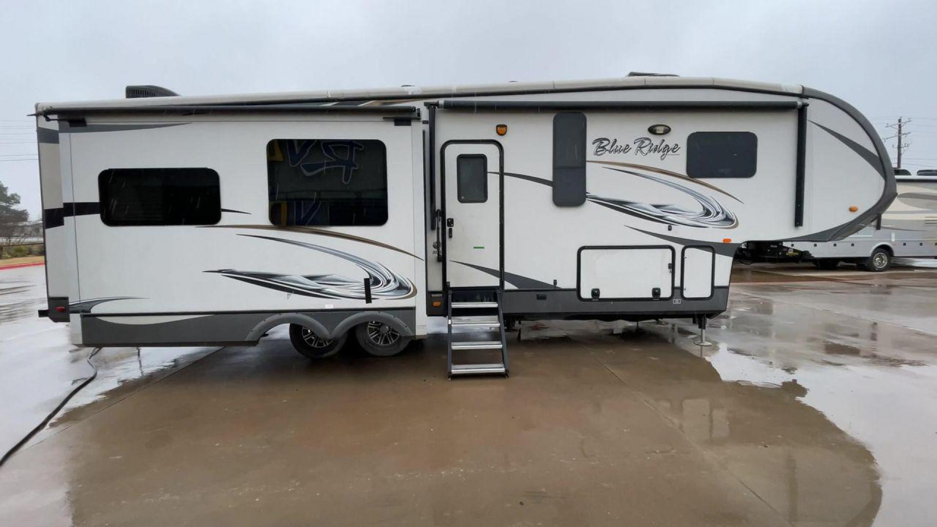 2014 TAN BLUE RIDGE 3025RL (4X4FBLF29EG) , Length: 35.5 ft. | Dry Weight: 11,614 lbs. | Gross Weight: 14,090 lbs. | Slides: 3 transmission, located at 4319 N Main Street, Cleburne, TX, 76033, (817) 221-0660, 32.435829, -97.384178 - This 2014 Forest River Fifth Wheel measures 35.5 feet long and just over 8 feet wide with a dry weight of 11,614 lbs. It has a GVWR of 14,090 lbs and a hitch weight of 2,090 lbs. This unit has automatic heating and cooling rated at 35,000 and 15,000 BTUs, respectively. The exterior of this unit is a - Photo#2