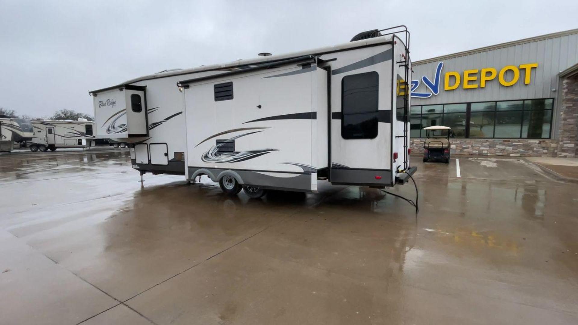 2014 TAN BLUE RIDGE 3025RL (4X4FBLF29EG) , Length: 35.5 ft. | Dry Weight: 11,614 lbs. | Gross Weight: 14,090 lbs. | Slides: 3 transmission, located at 4319 N Main Street, Cleburne, TX, 76033, (817) 221-0660, 32.435829, -97.384178 - This 2014 Forest River Fifth Wheel measures 35.5 feet long and just over 8 feet wide with a dry weight of 11,614 lbs. It has a GVWR of 14,090 lbs and a hitch weight of 2,090 lbs. This unit has automatic heating and cooling rated at 35,000 and 15,000 BTUs, respectively. The exterior of this unit is a - Photo#7