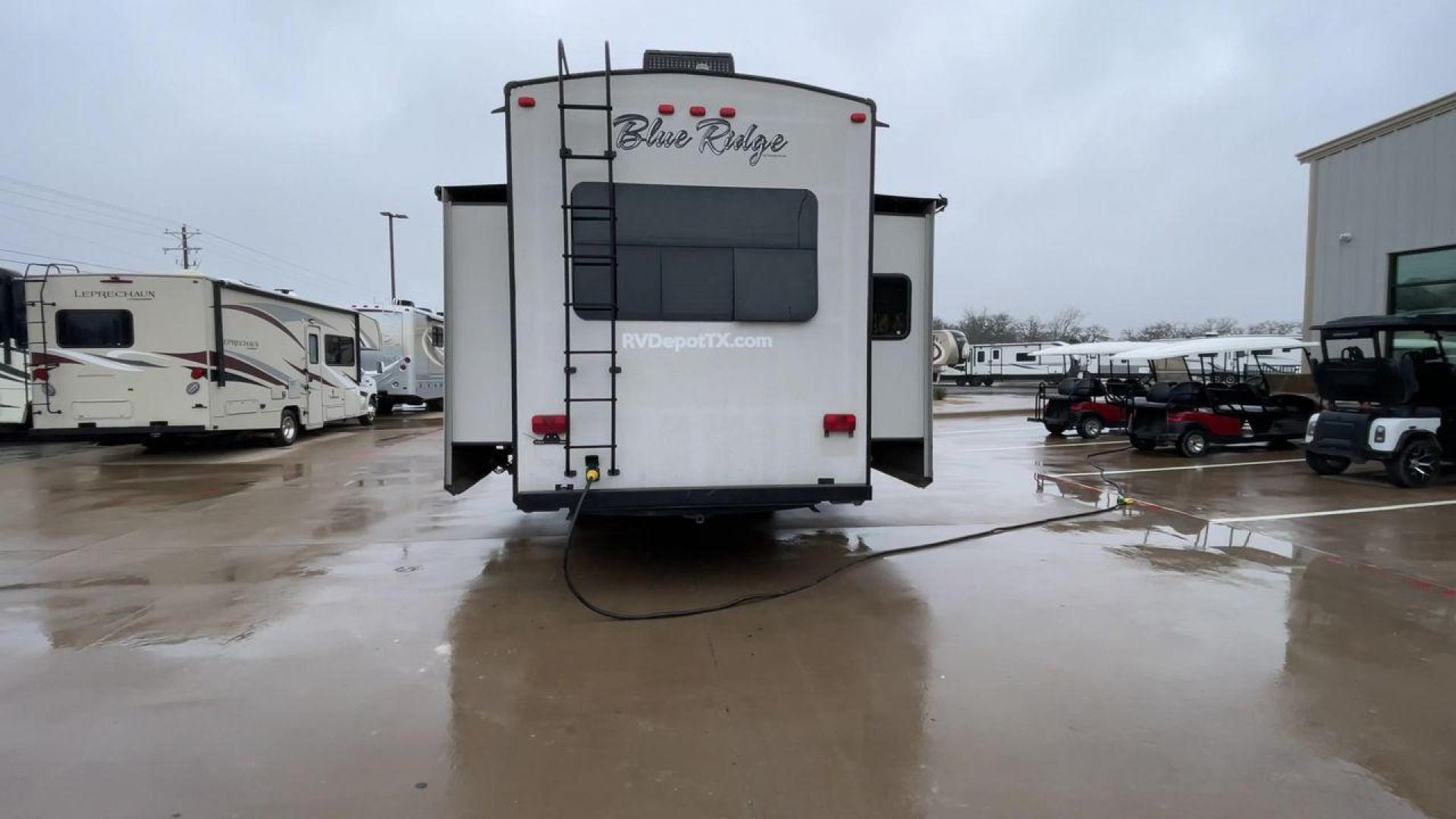 2014 TAN BLUE RIDGE 3025RL (4X4FBLF29EG) , Length: 35.5 ft. | Dry Weight: 11,614 lbs. | Gross Weight: 14,090 lbs. | Slides: 3 transmission, located at 4319 N Main Street, Cleburne, TX, 76033, (817) 221-0660, 32.435829, -97.384178 - This 2014 Forest River Fifth Wheel measures 35.5 feet long and just over 8 feet wide with a dry weight of 11,614 lbs. It has a GVWR of 14,090 lbs and a hitch weight of 2,090 lbs. This unit has automatic heating and cooling rated at 35,000 and 15,000 BTUs, respectively. The exterior of this unit is a - Photo#8