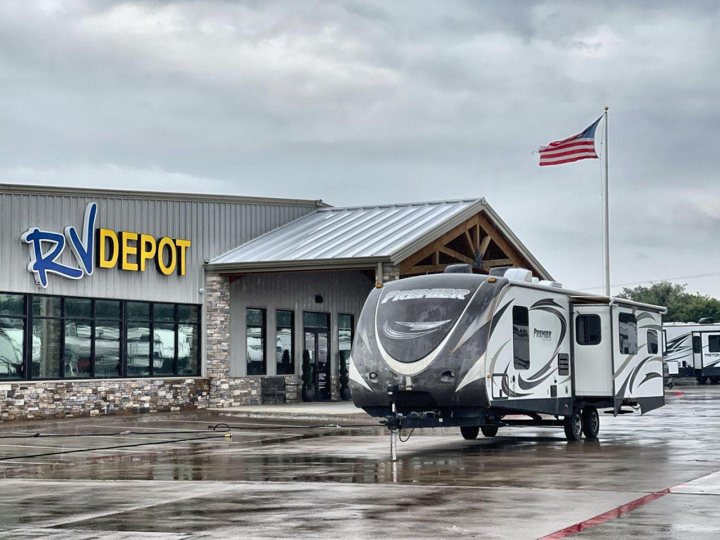 2014 BULLET 30RLPR - (4YDT30R29ED) , Length: 33.75 ft. | Dry Weight: 5,828 lbs. | Gross Weight: 7,600 lbs. | Slides: 1 transmission, located at 4319 N Main Street, Cleburne, TX, 76033, (817) 221-0660, 32.435829, -97.384178 - Photo#0